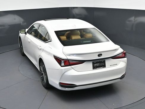 Certified 2023 Lexus ES 300h w/ Premium Package image 33