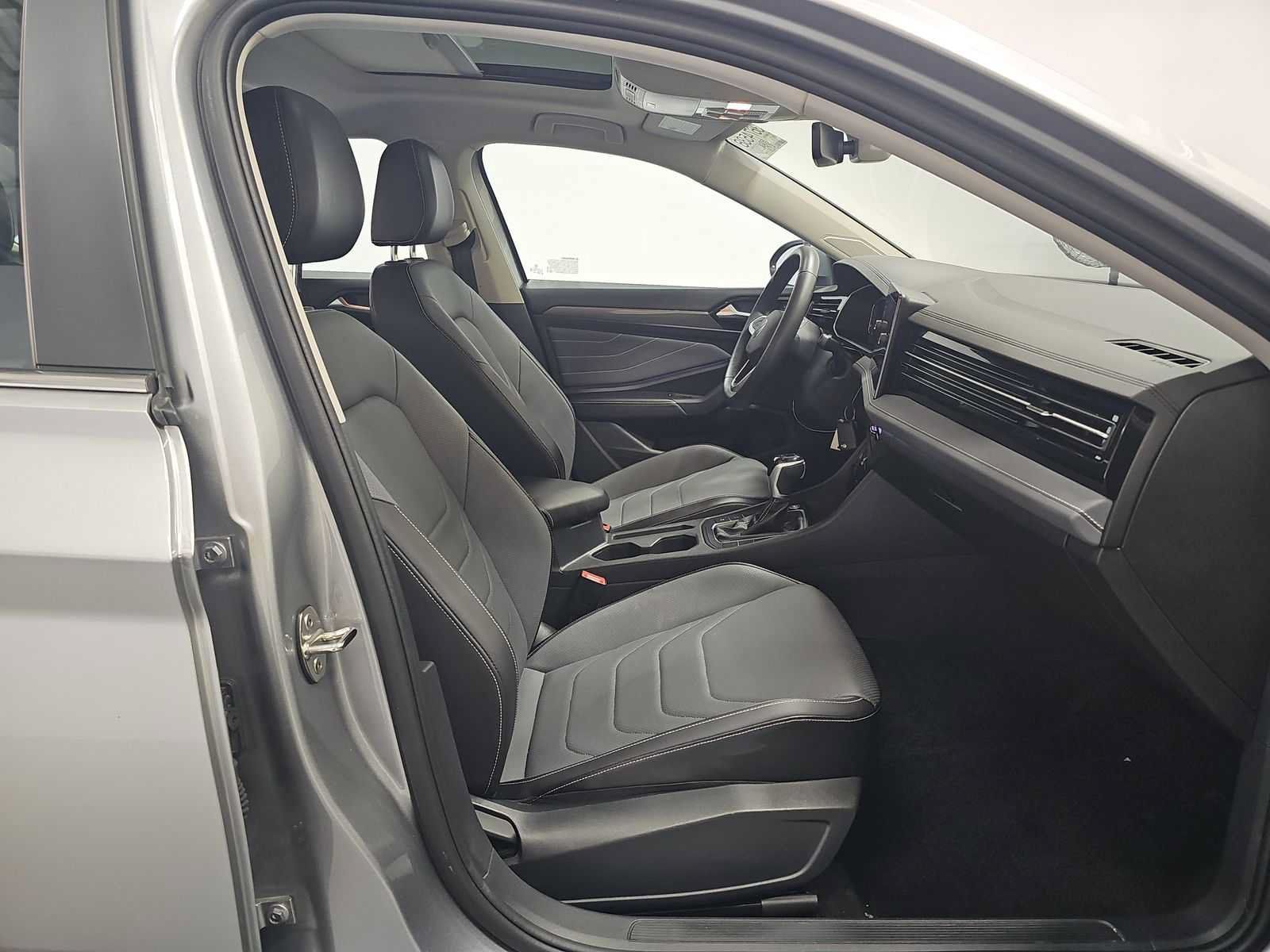 Used 2026 Volkswagen Jetta SEL FWD image 8