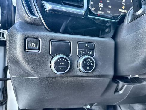 Used 2022 GMC Sierra 1500 Elevation w/ LPO, Elevation Black Package image 18