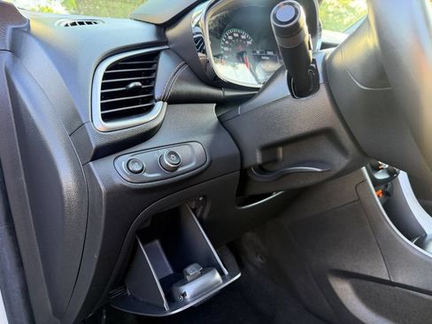 Used 2022 Chevrolet Trax LT w/ Driver Confidence Package AWD/4WD image 11