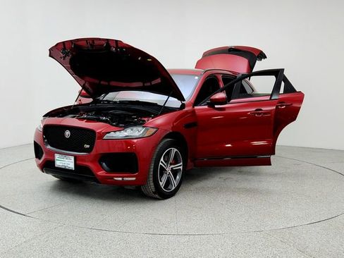 Used 2018 Jaguar F-PACE S image 9