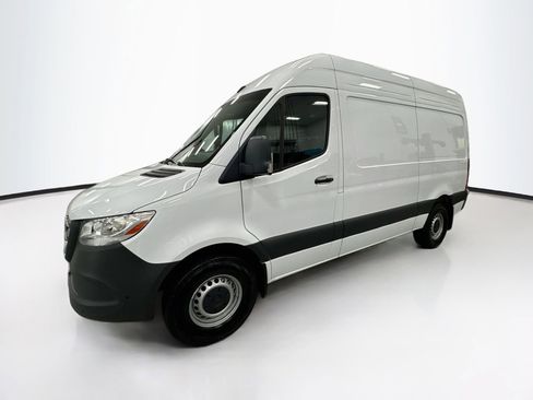 Used 2025 Mercedes-Benz Sprinter 2500 image 5