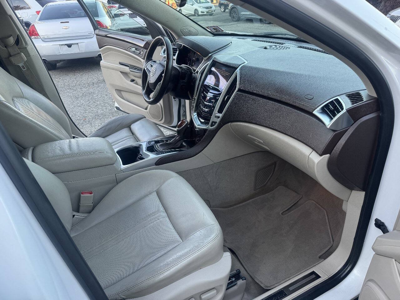 Used 2015 Cadillac SRX Luxury w/ Driver Awareness Package FWD image 30
