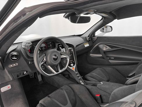 New 2026 McLaren 750S image 16