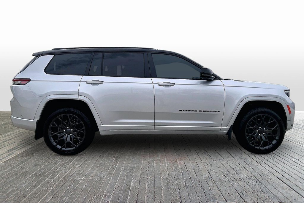 Used 2023 Jeep Grand Cherokee L Summit AWD/4WD image 8