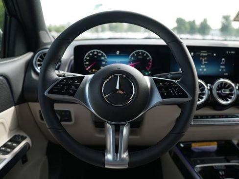 Used 2026 Mercedes-Benz GLB 250 4MATIC image 22