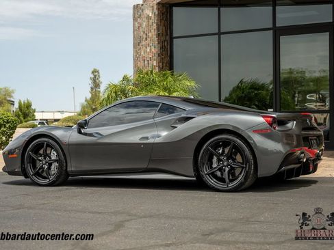 Used 2017 Ferrari 488 GTB RWD image 5