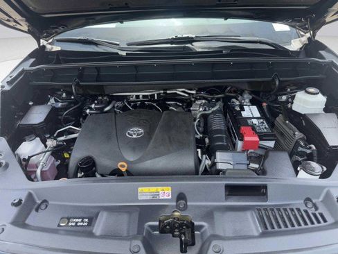 Used 2020 Toyota Highlander L image 65