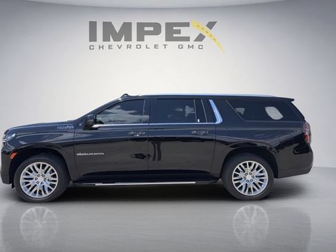 Used 2024 Chevrolet Suburban High Country w/ Advanced Technology Package AWD/4WD image 2