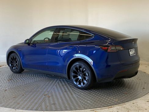 Used 2021 Tesla Model Y Long Range image 3