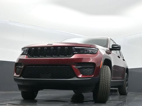 New 2025 Jeep Grand Cherokee Altitude image 31