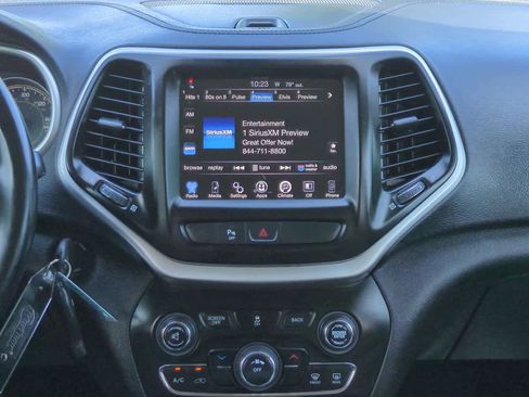 Used 2017 Jeep Cherokee Latitude w/ Safety/Convenience Group FWD image 17