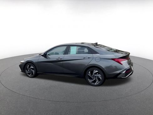 Used 2025 Hyundai Elantra SEL image 11