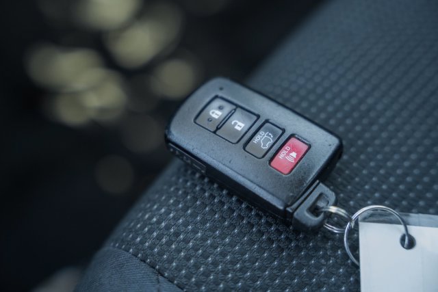 Used 2018 Toyota RAV4 XLE AWD/4WD image 40