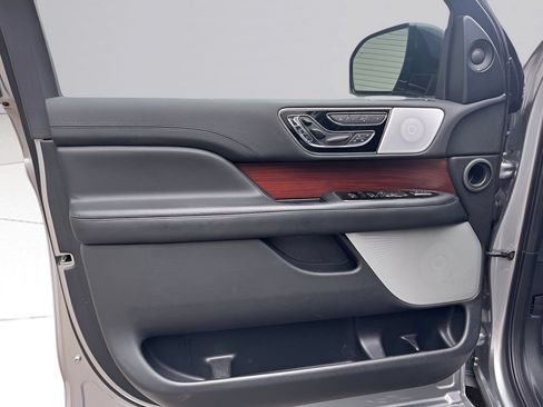 Used 2020 Lincoln Navigator L Reserve w/ Luxury Package RWD image 8
