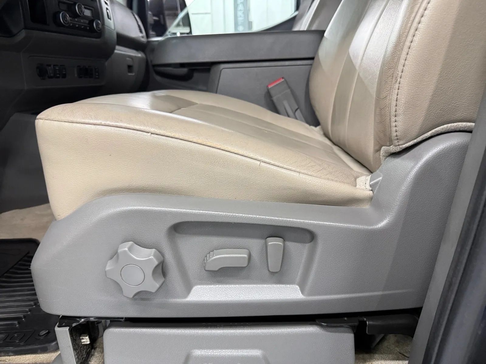 Used 2015 Nissan NV 3500 SL w/ Technology Package RWD image 25