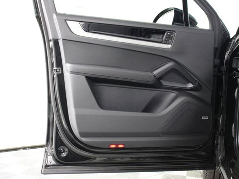 Certified 2025 Porsche Cayenne image 20