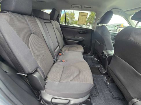Used 2023 Toyota Highlander LE FWD image 12