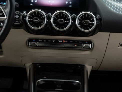 Used 2025 Mercedes-Benz GLA 250 4MATIC w/ Winter Package image 23
