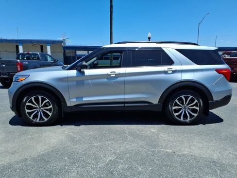 Used 2021 Ford Explorer XLT w/ Equipment Group 202A RWD image 16