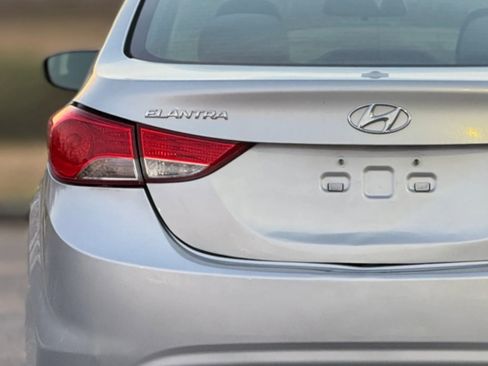 Used 2013 Hyundai Elantra GLS w/ Preferred Pkg image 13