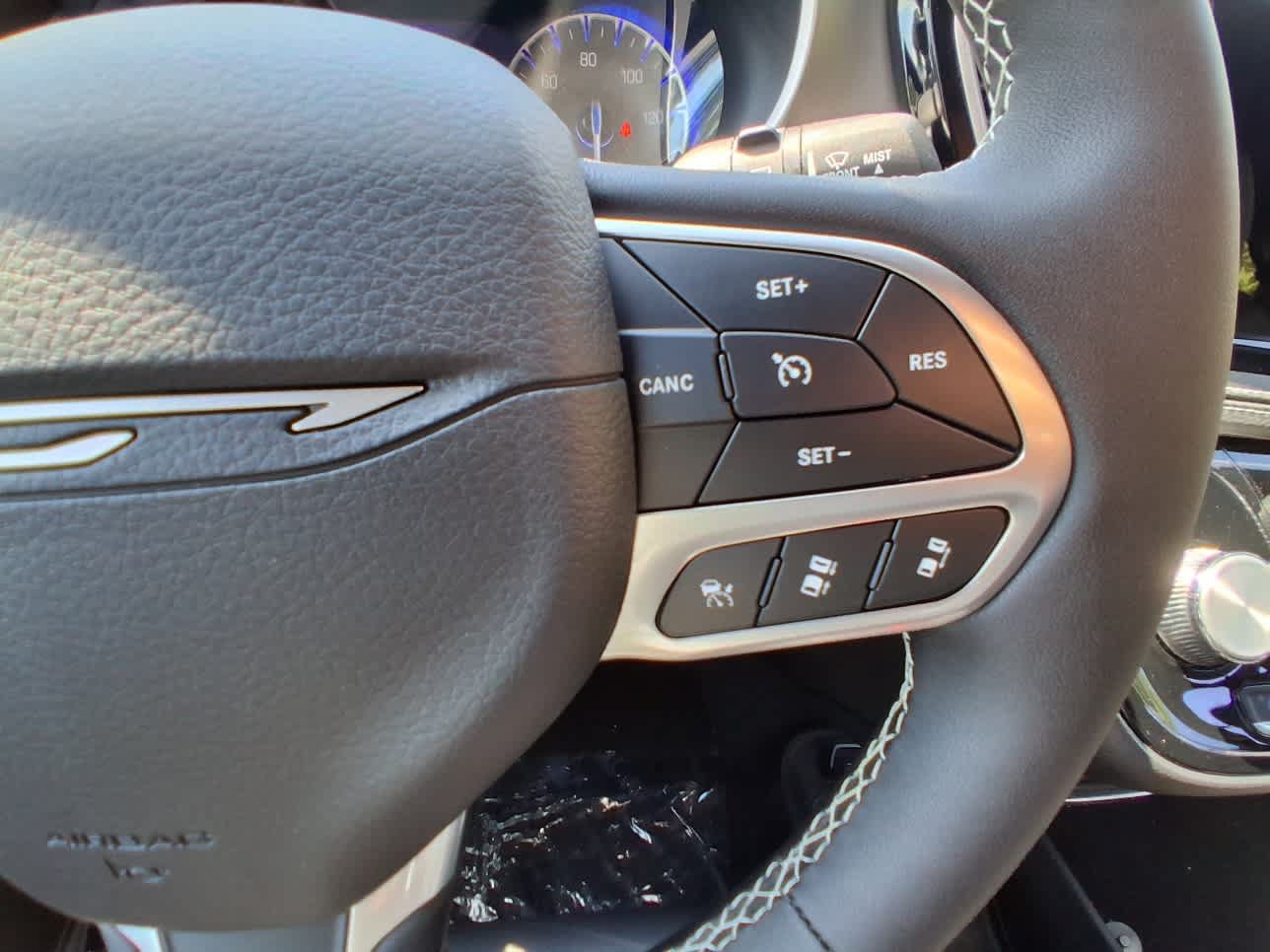 New 2027 Chrysler Pacifica Select AWD/4WD image 21
