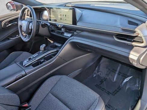 Used 2023 Toyota Crown XLE image 12