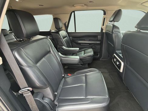 Used 2024 Ford Expedition XLT image 13