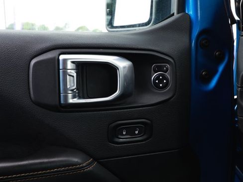 Used 2024 Jeep Wrangler Unlimited Sahara AWD/4WD image 20