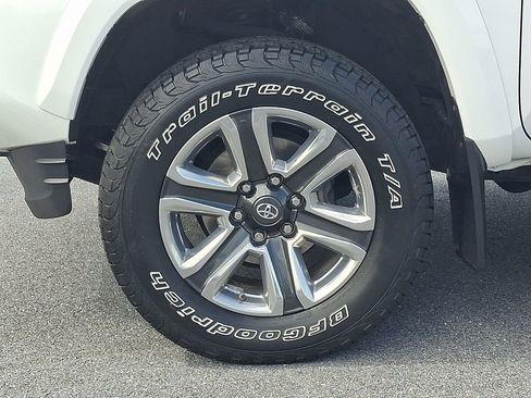 Used 2017 Toyota Tacoma Limited w/ Tow Package AWD/4WD image 8