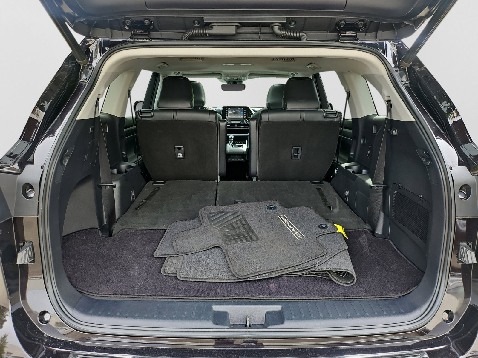Used 2020 Toyota Highlander XLE FWD image 19