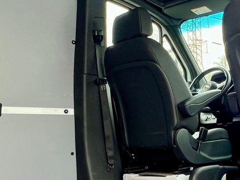 Used 2025 Mercedes-Benz Sprinter 2500 image 18