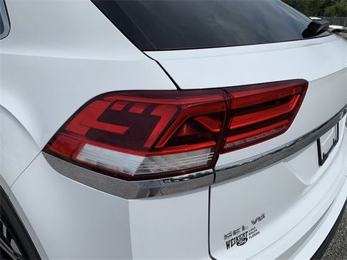 Used 2020 Volkswagen Atlas Cross Sport SEL Premium image 11
