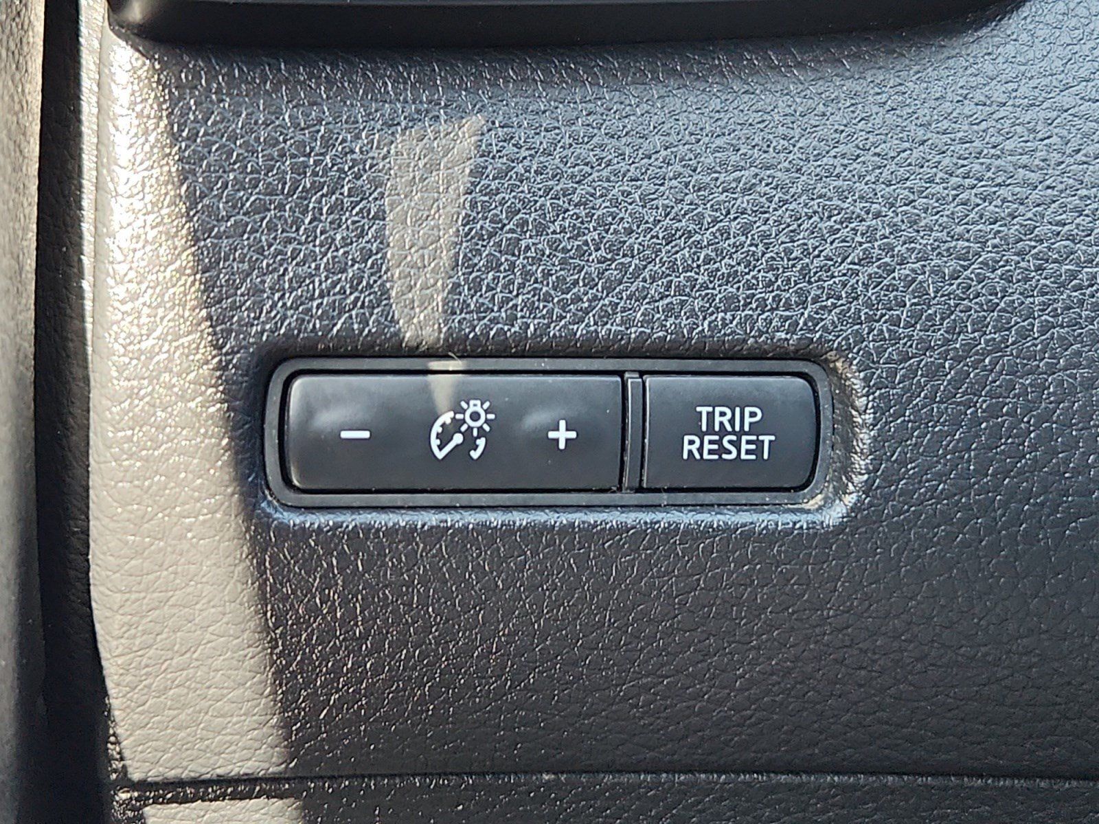 Used 2018 Nissan Rogue S AWD/4WD image 26