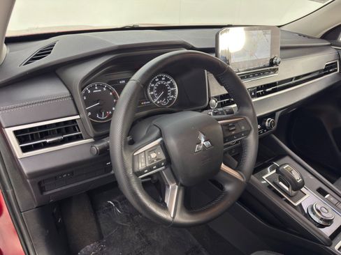 Used 2022 Mitsubishi Outlander SE image 12