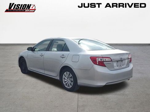 Used 2014 Toyota Camry LE image 7