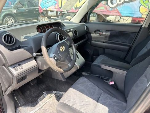 Used 2012 Scion xB FWD image 8