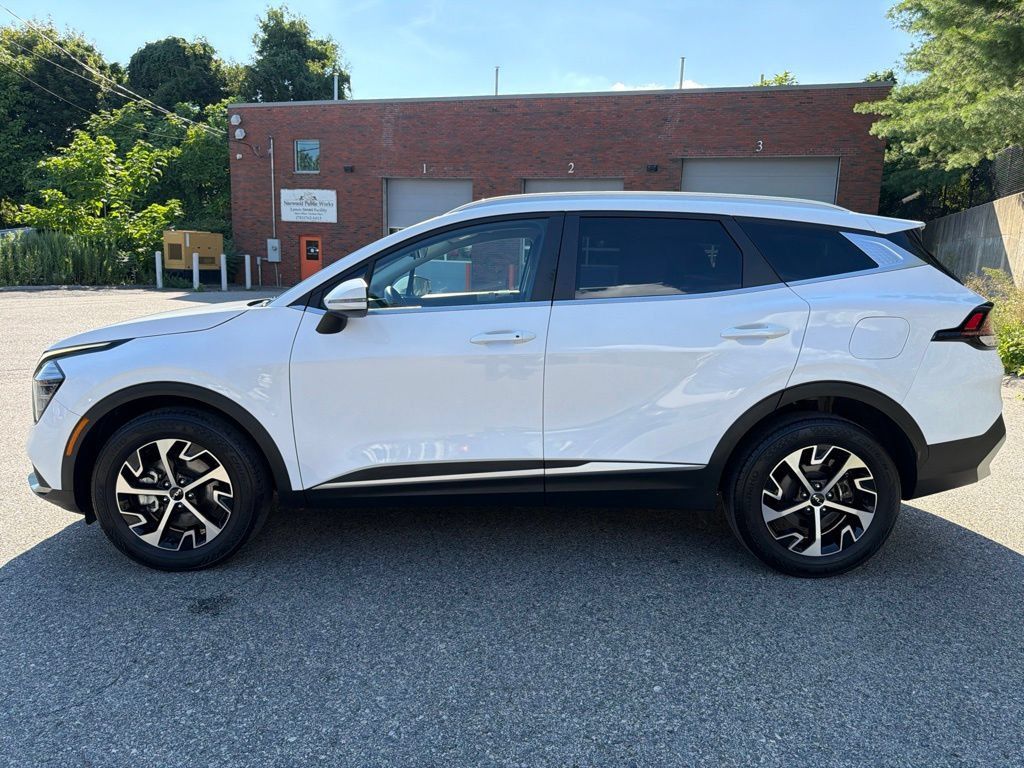 Certified 2024 Kia Sportage EX AWD/4WD image 3