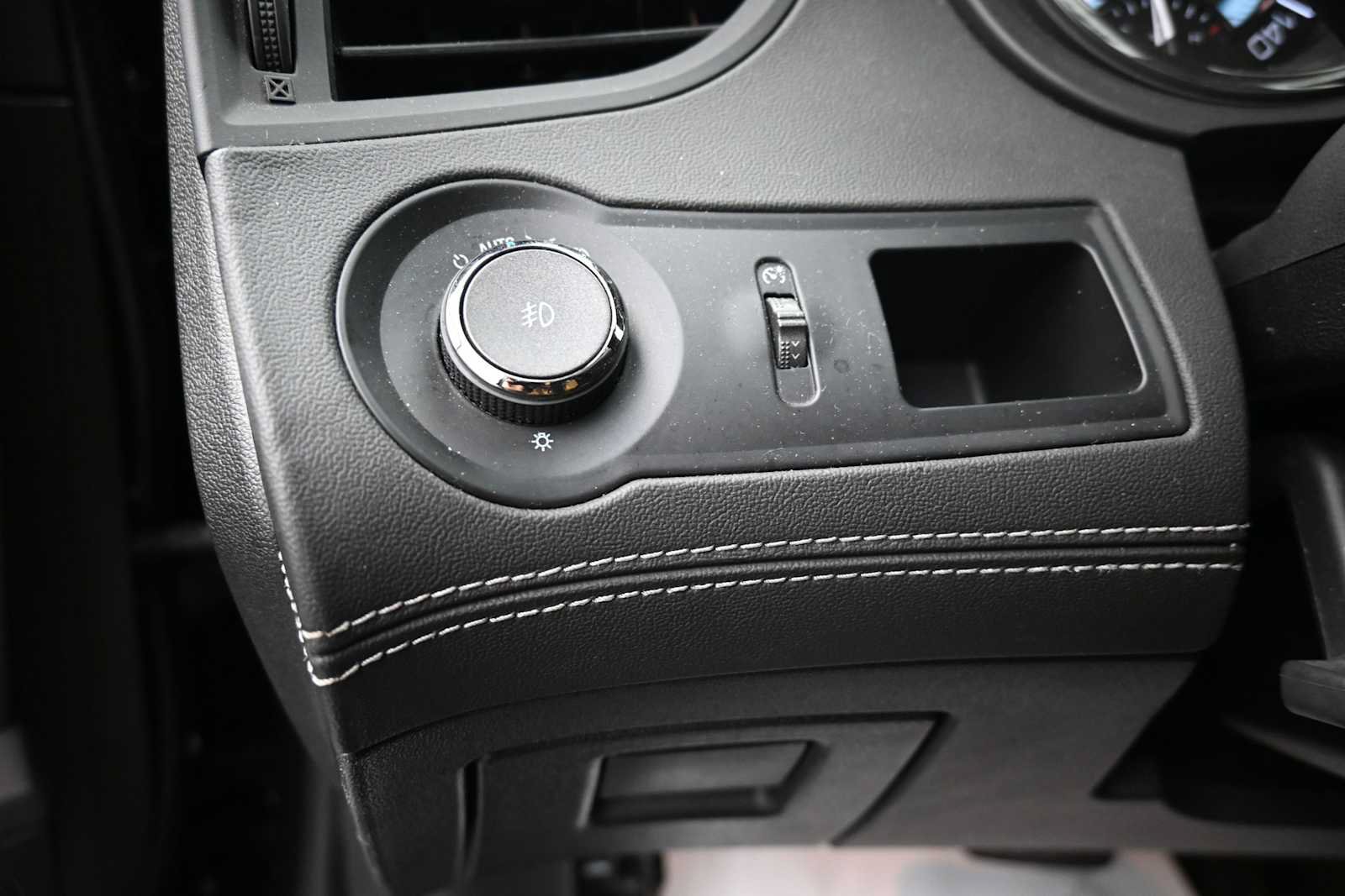 Used 2013 Buick LaCrosse Leather FWD image 11