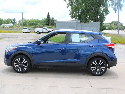 Used 2019 Nissan Kicks SV FWD image 2