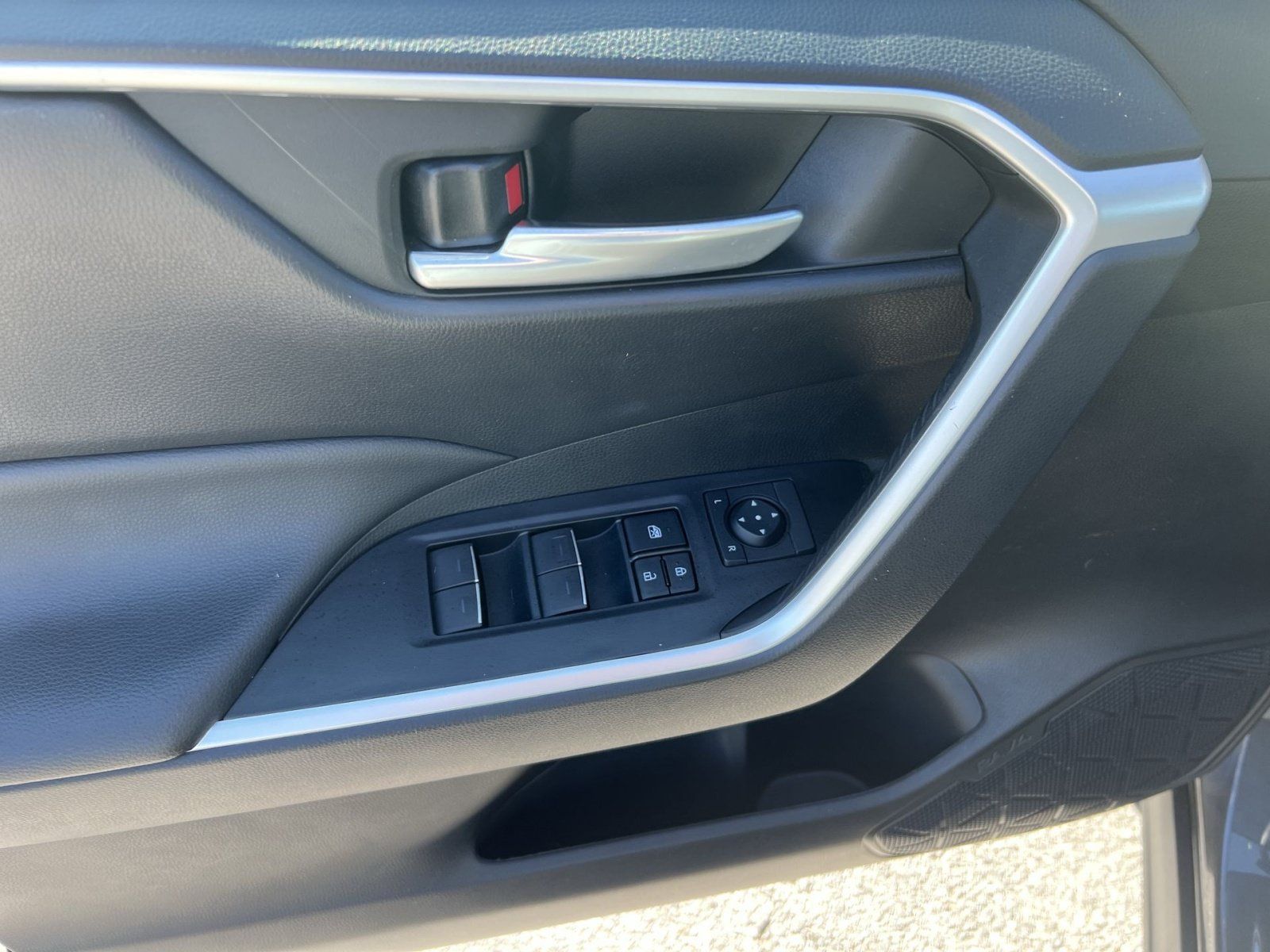Used 2023 Toyota RAV4 XLE w/ XLE Grade Weather Package AWD/4WD image 15