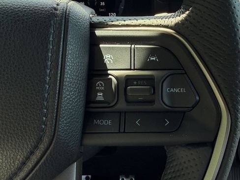 Used 2025 Toyota Tacoma TRD Sport AWD/4WD image 23