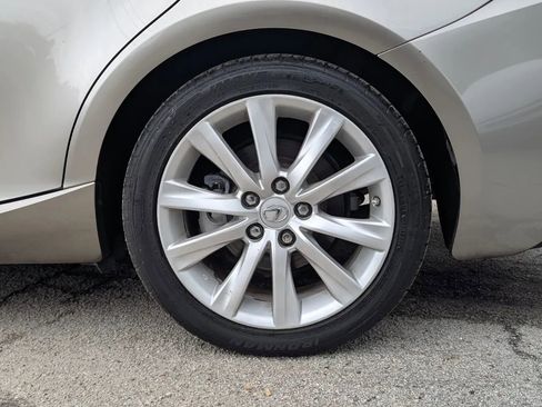 Used 2015 Lexus IS 200t image 9