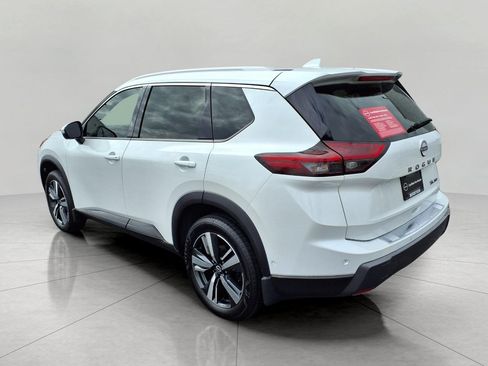Used 2025 Nissan Rogue SL AWD/4WD image 32