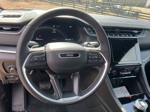 New 2025 Jeep Grand Cherokee L Altitude image 21