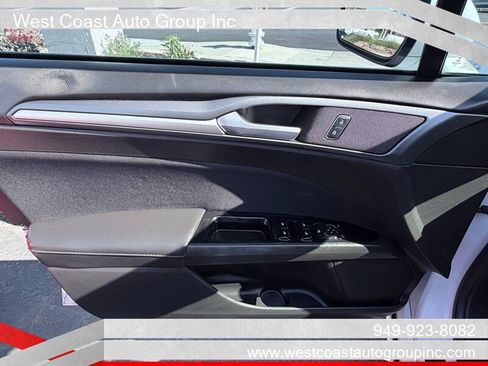 Used 2016 Ford Fusion SE FWD image 16