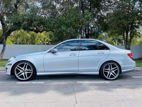 Used 2013 Mercedes-Benz C 250 Sedan image 2