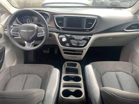 Used 2023 Chrysler Voyager LX image 42