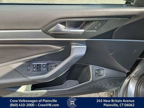 Certified 2022 Volkswagen Jetta SE image 40