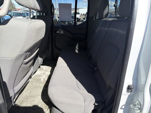 Used 2016 Nissan Frontier SV image 9